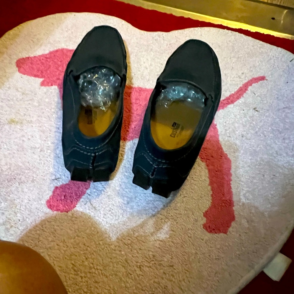 Almost new Clark’s suede she’s size 12